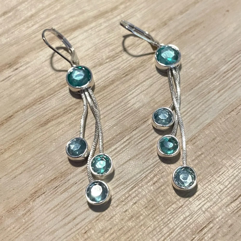 Silver Necklace, Pierced Earrings & Bracelet with blue gem stones. - Picture 4 of 11